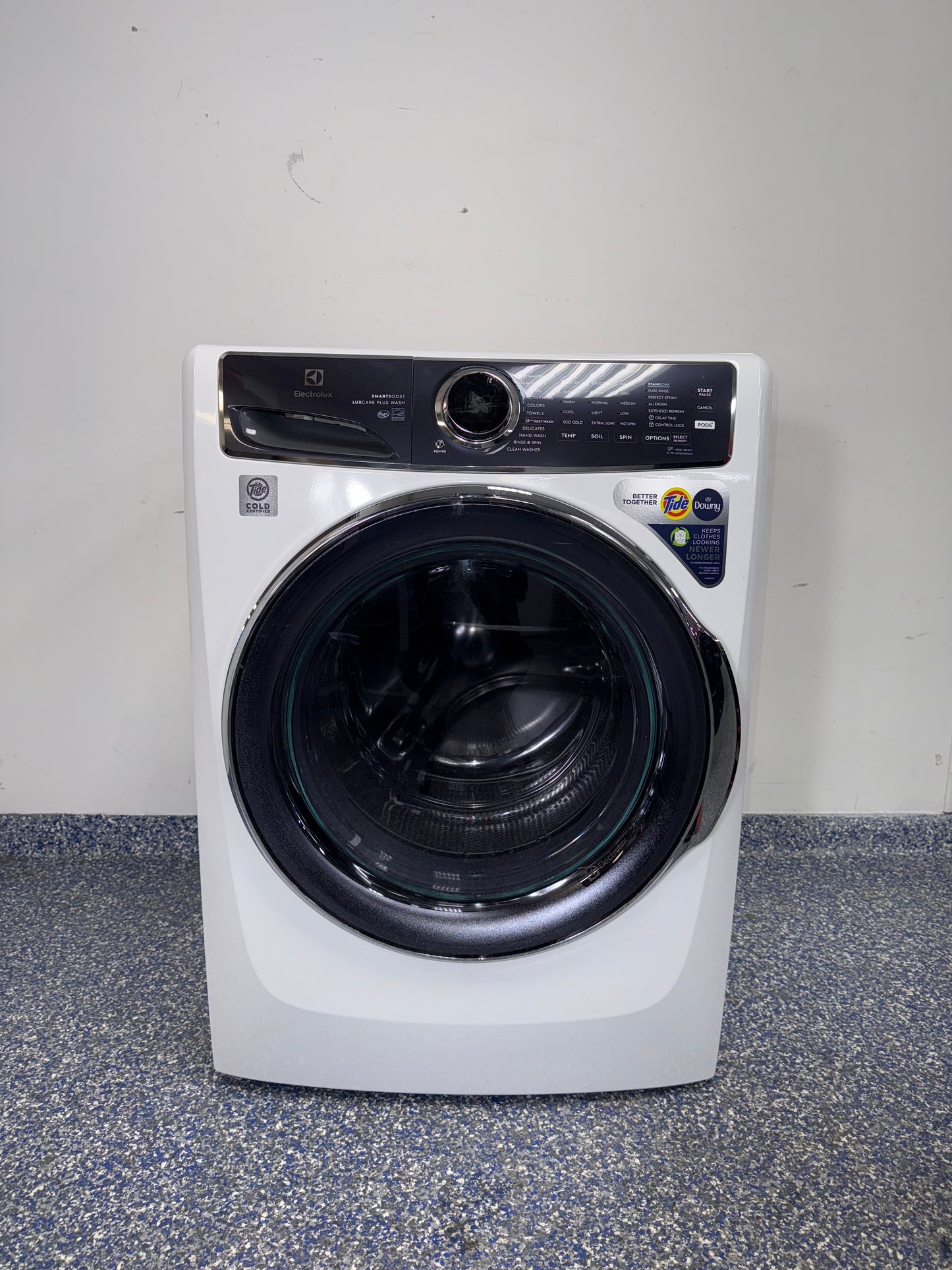 ELECTROLUX ELFW7637AW2 front load washer front view in Overland Park near Kansas City