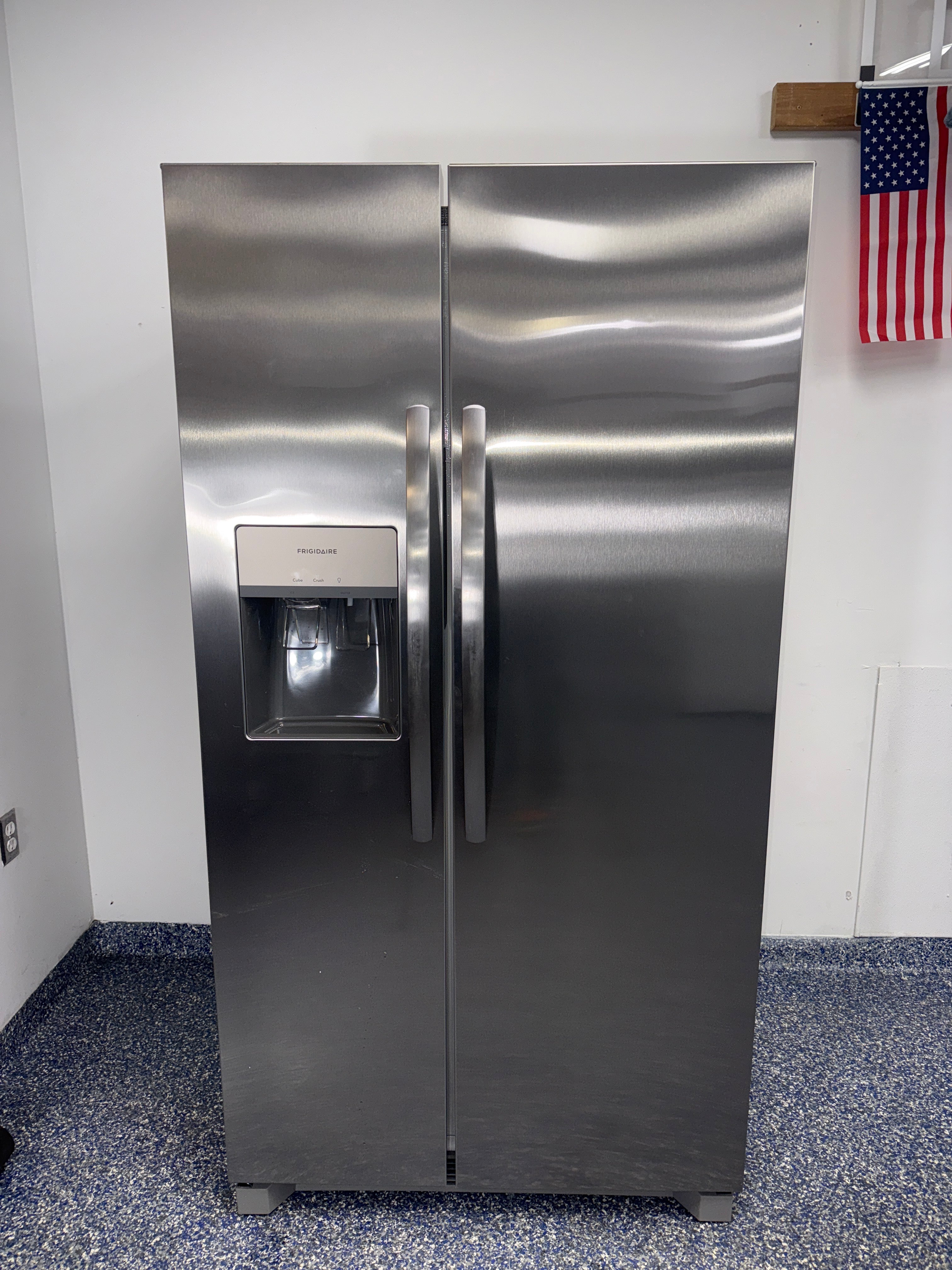FRIGIDAIRE FRSS26L3AF side-by-side refrigerator front view in Overland Park Kansas City area
