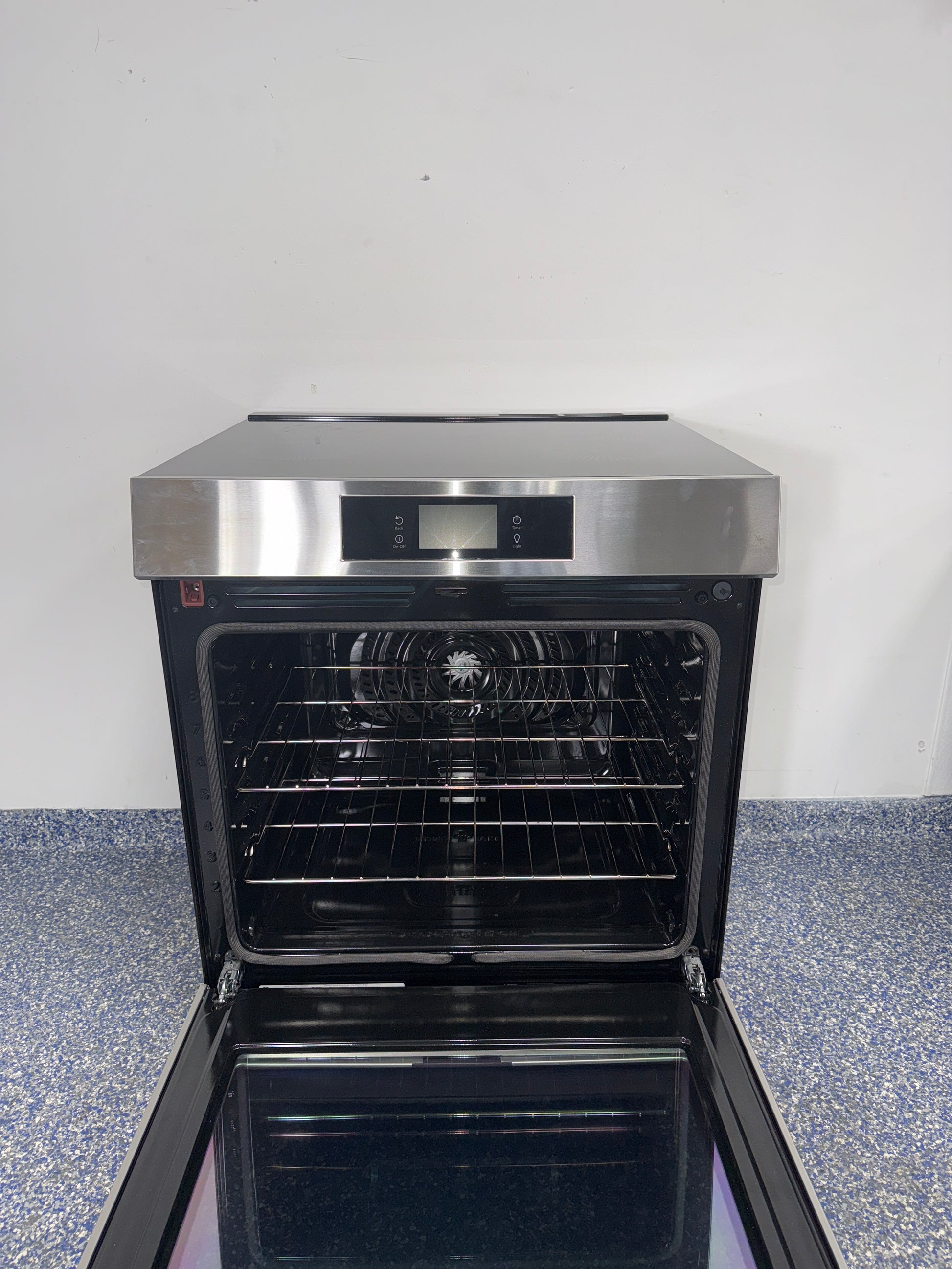 Induction cooktop surface on the FRIGIDAIRE GCFI3060BFE range in the Kansas City Metro area.