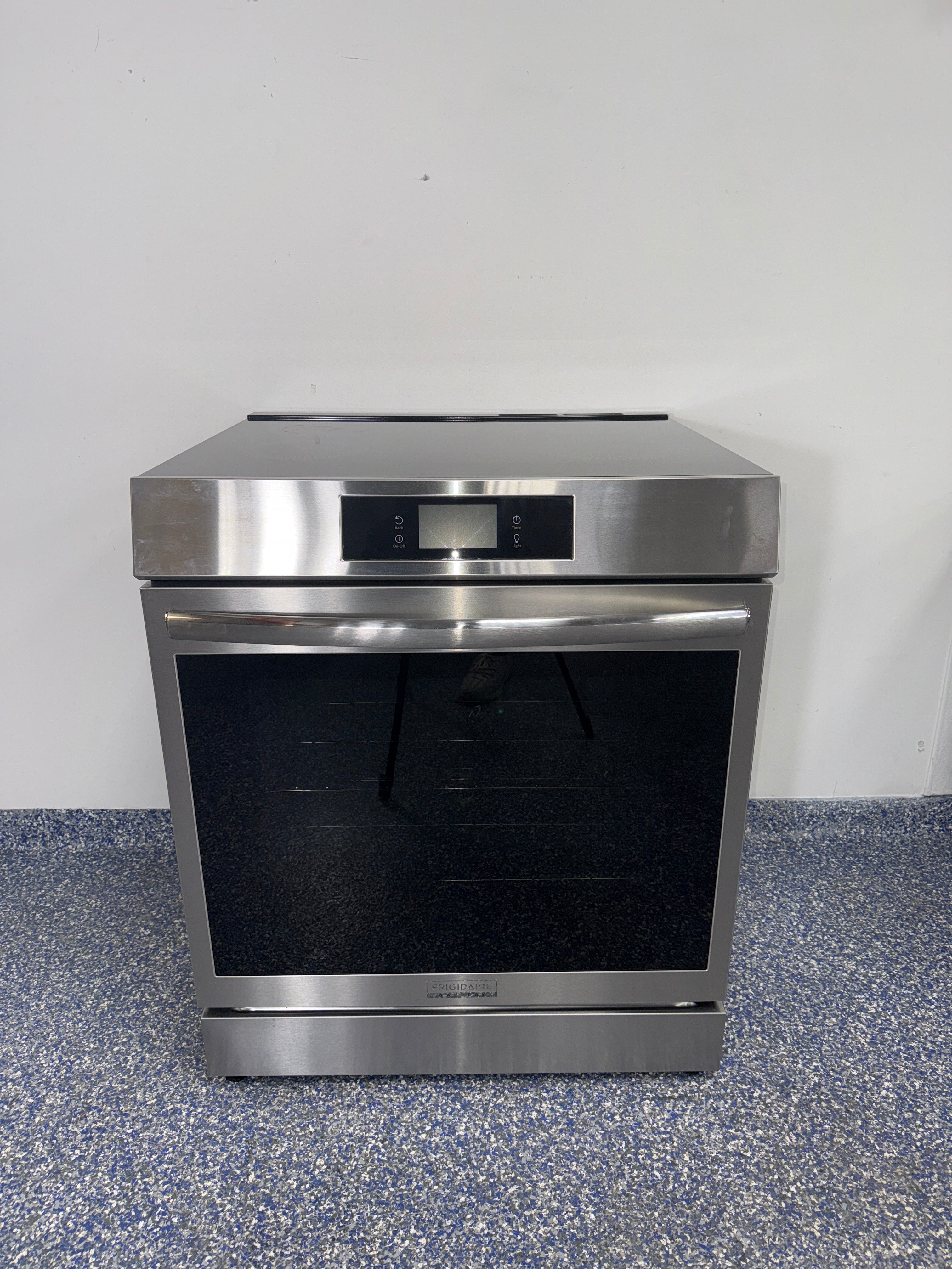 Front view of the FRIGIDAIRE GCFI3060BFE induction range available in Overland Park near Kansas City.
