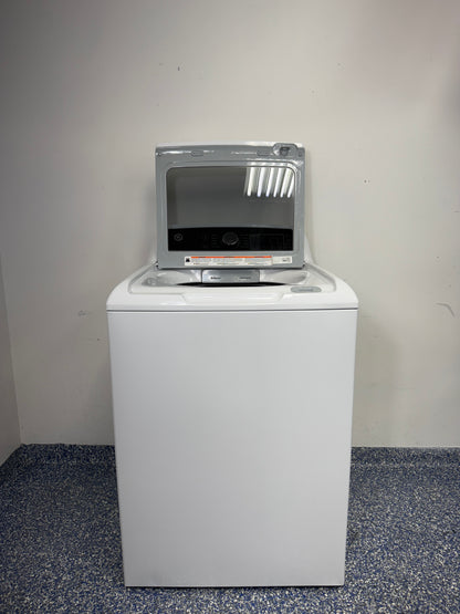 A close-up of the GE GTW585BSVWS stainless steel basket, designed to protect fabrics while delivering a deep clean.