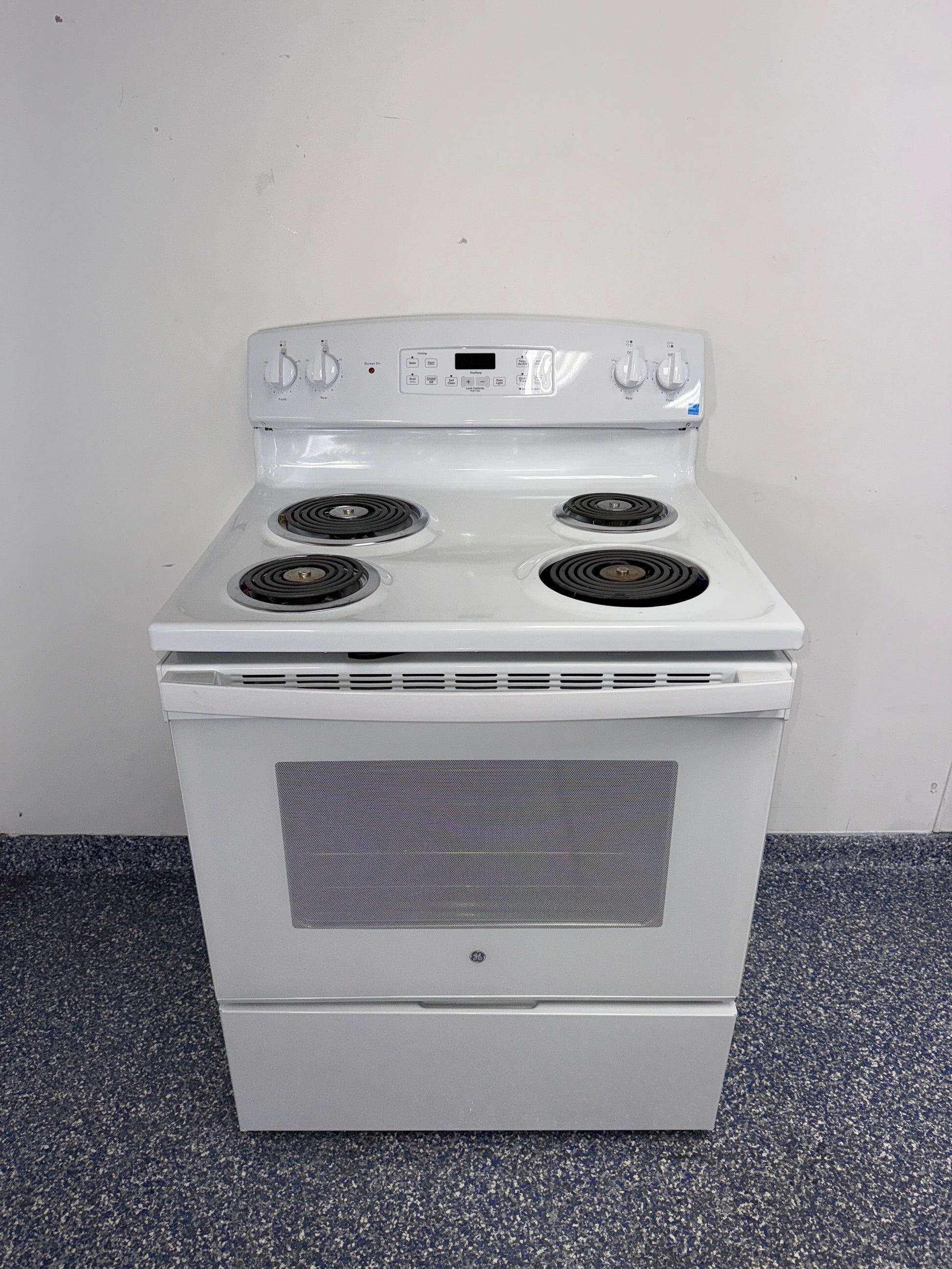 GE JB256DM5WW free-standing electric range front view in Overland Park Kansas City area