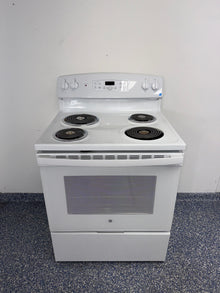GE JB256DM5WW free-standing electric range front view in Overland Park Kansas City area