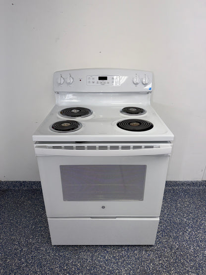 GE JB256DM5WW free-standing electric range front view in Overland Park Kansas City area
