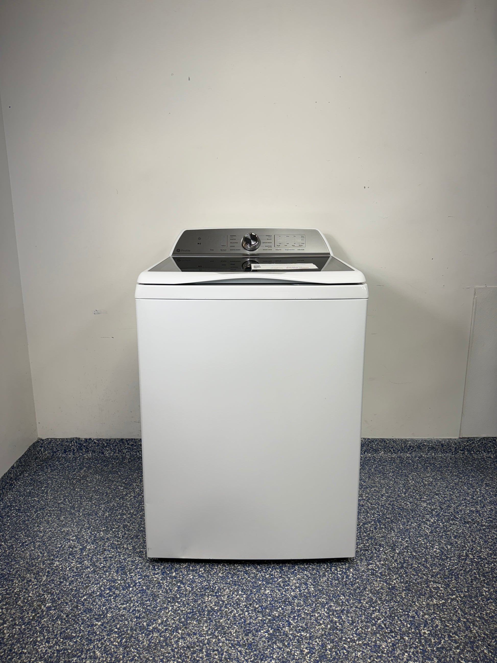 A full frontal image of the GE Profile PTW600BSRWS top-load smart washer in white. On sale at Appliance Shark - Scratch & Dent store | Kansas City.
