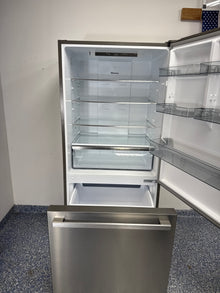 hisense-hrb171n6ase-interior-fresh-food-adjustable-shelves-overland-park