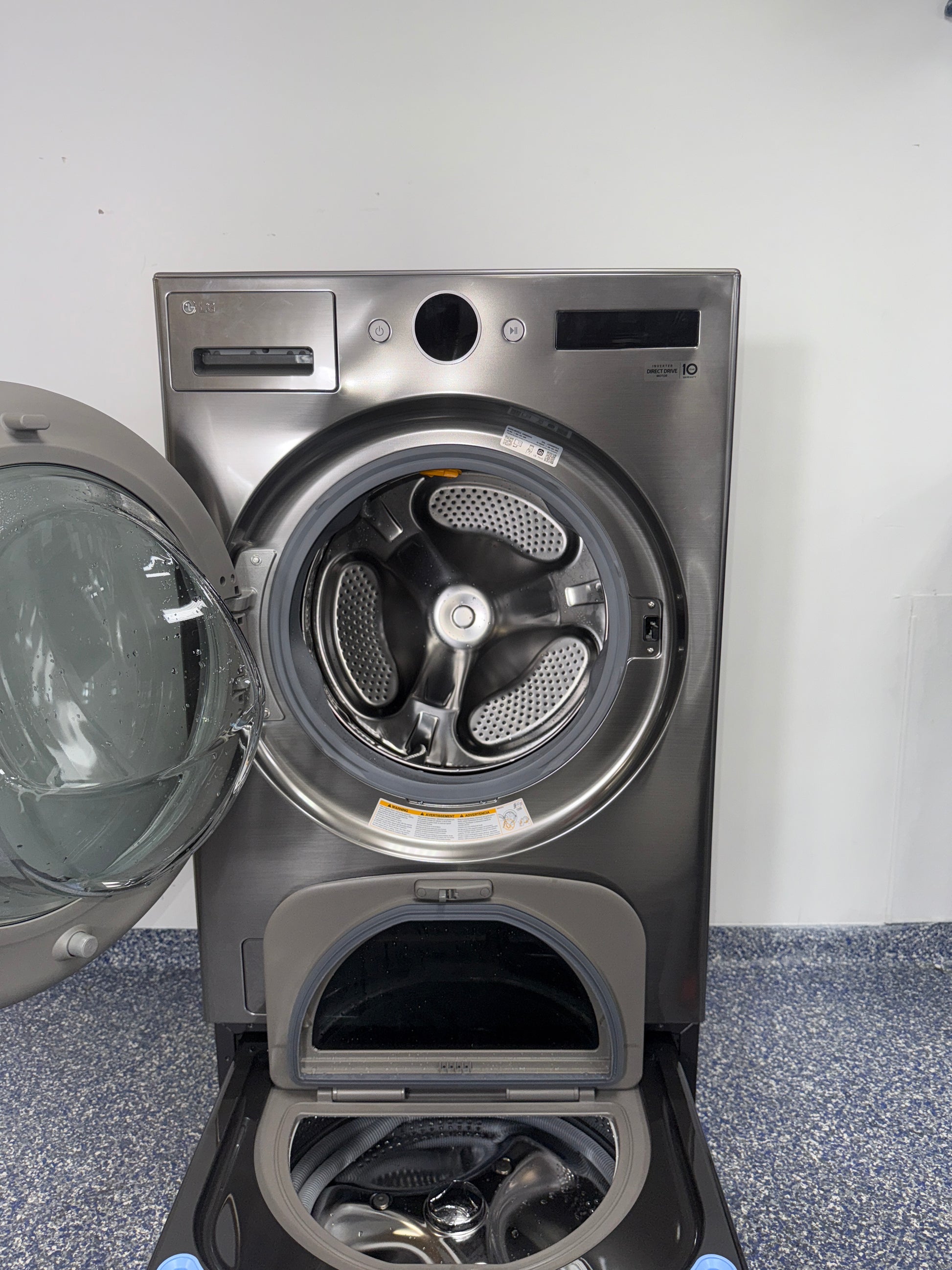 A close-up view of the control panel on the LG WM5500HVA washer, showing the AI DD® intelligence, perfect for an Overland Park, KS home.