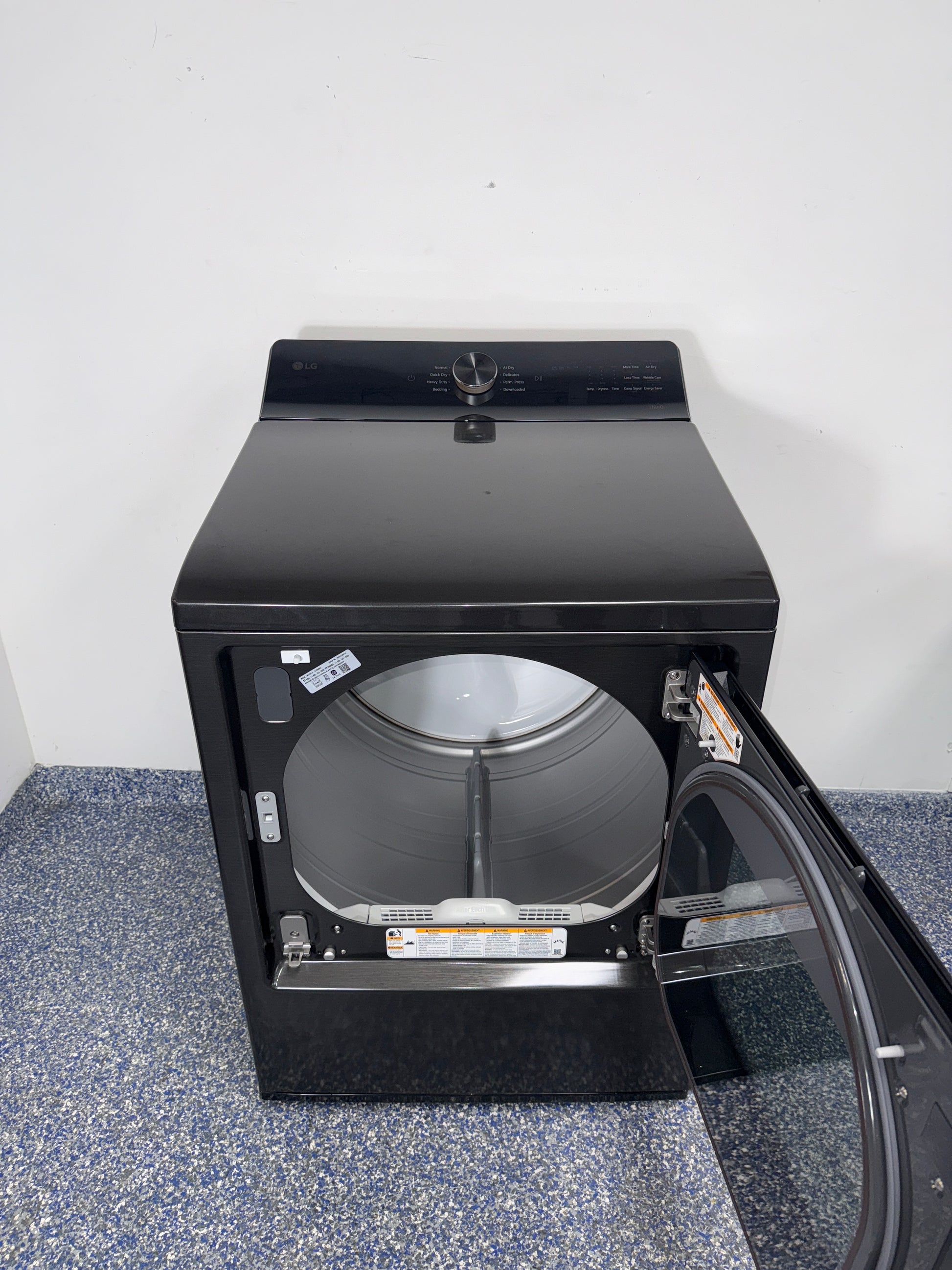 LG DLE8480LE showing the EasyLoad™ dual-opening dryer door in Kansas City.