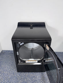 LG DLE8480LE showing the EasyLoad™ dual-opening dryer door in Kansas City.