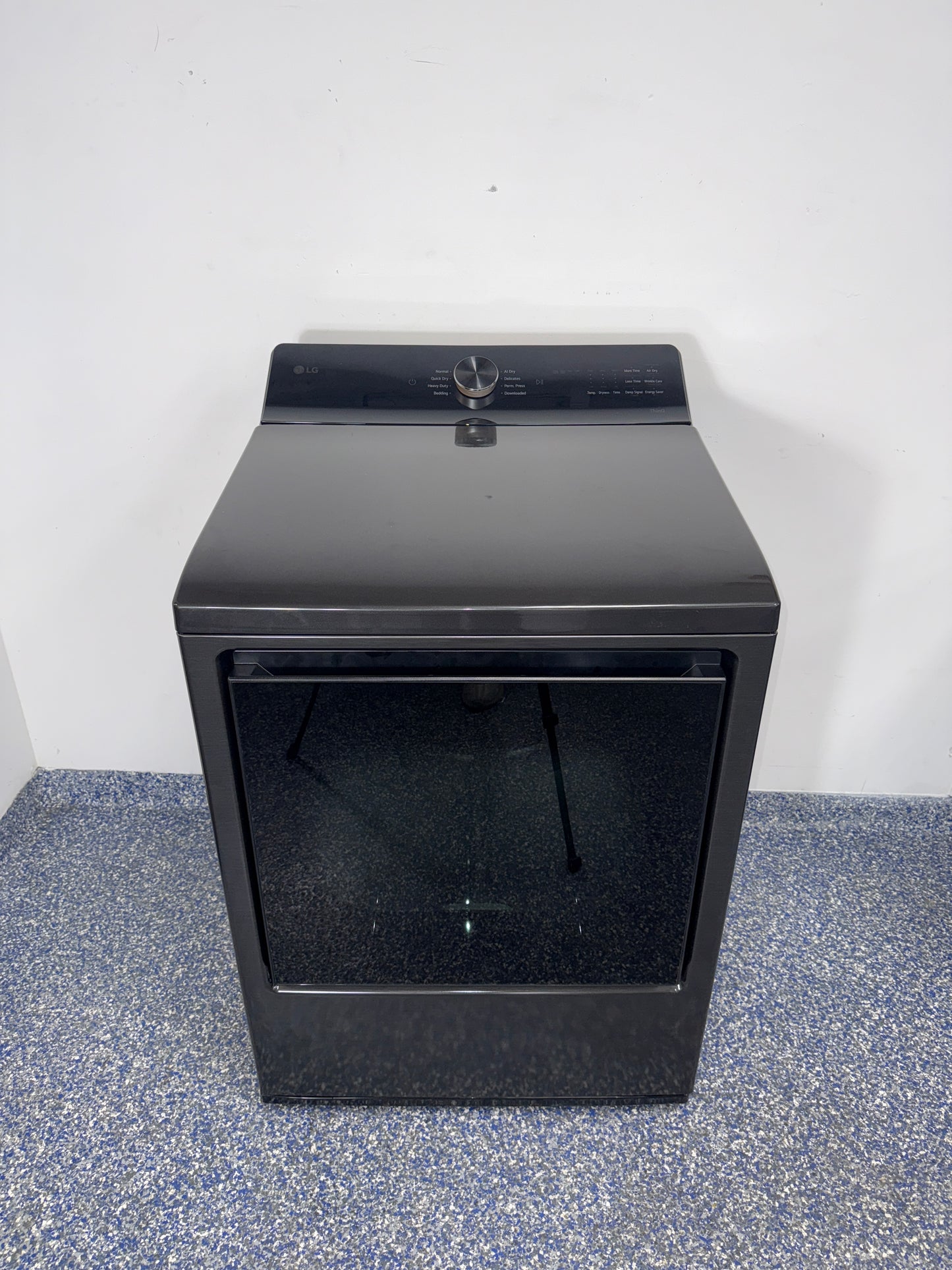 Front view of the LG DLE8480LE front load dryer in Overland Park, KS.