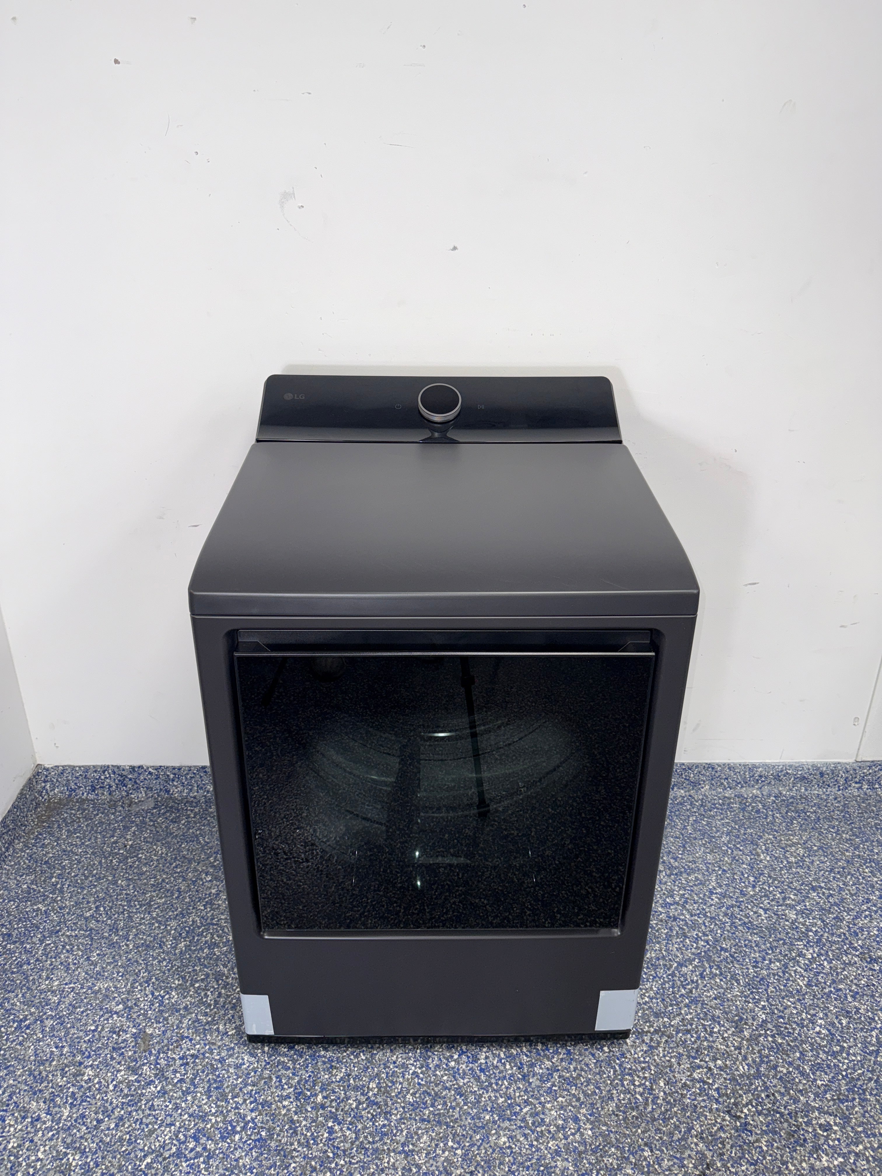 LG DLEX6500B electric dryer front view in Overland Park Kansas City