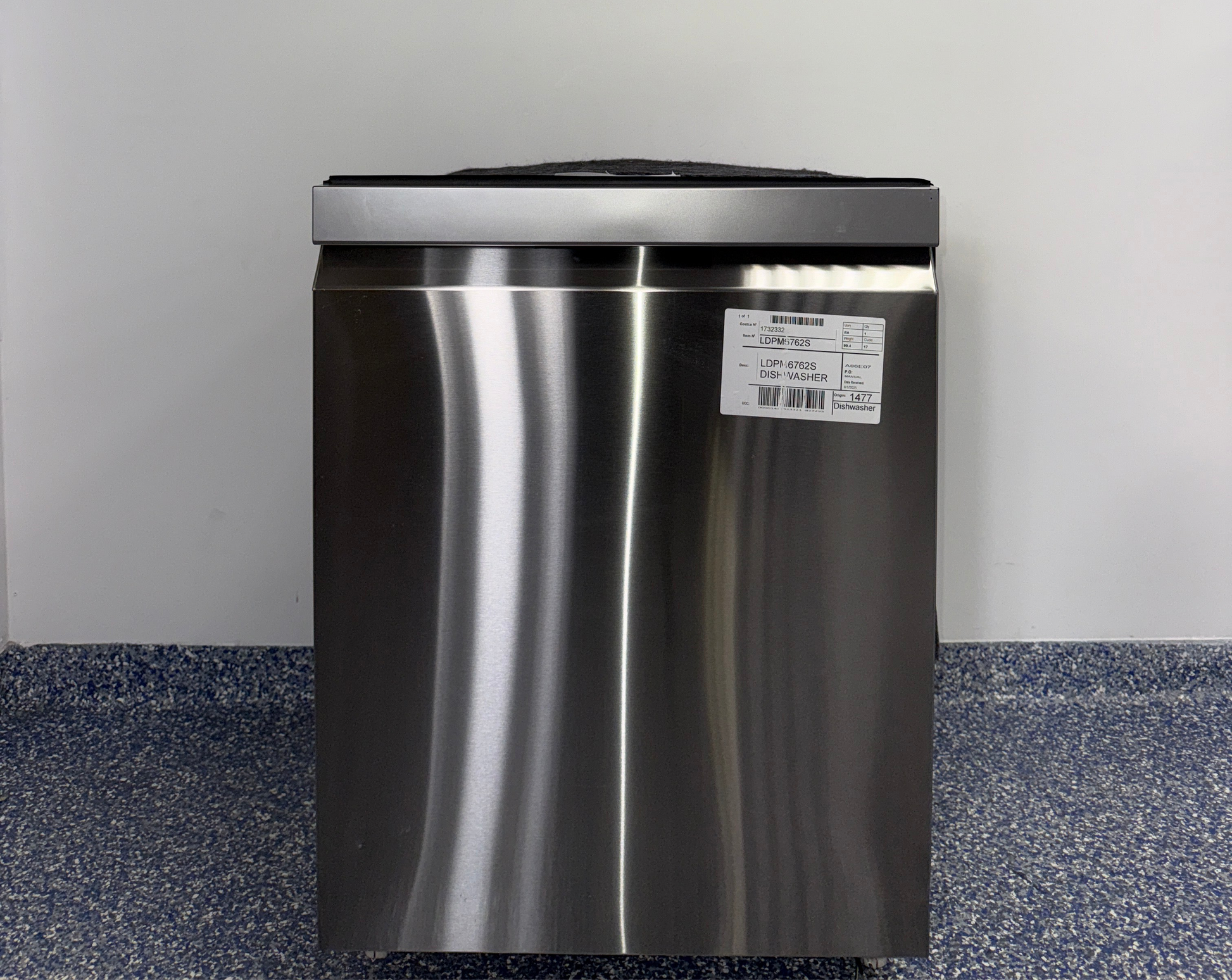 The LG LDPM6762S dishwasher from the front, highlighting its powerful QuadWash™ Pro system and a great deal in Kansas.