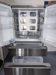 PrintProof™ fingerprint-resistant finish of the LG LMWS29626S, ideal for Kansas City kitchens.