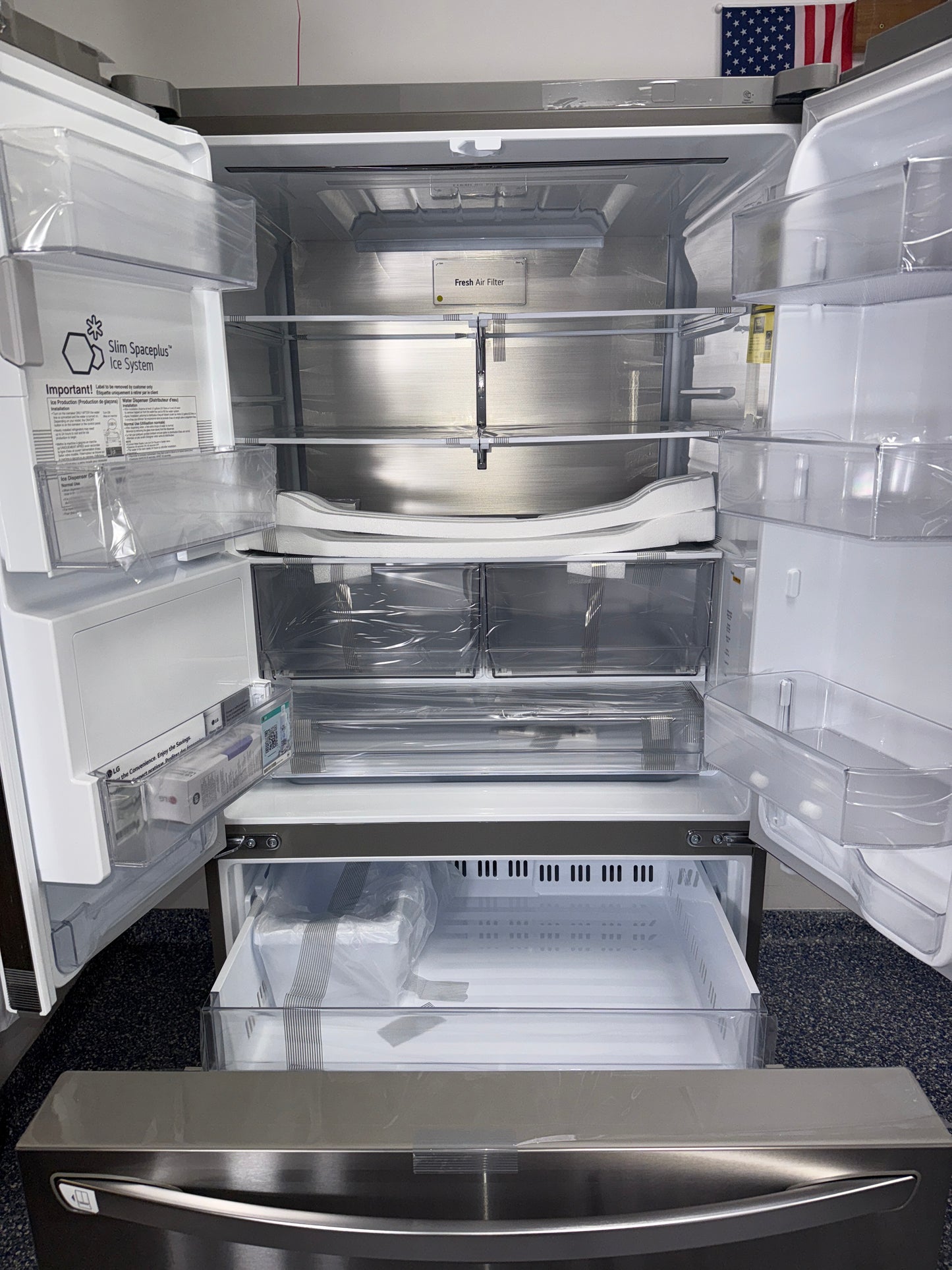 Dual ice makers and Door Cooling+™ feature on the LG LRFXS3106S, shown in Kansas City homes.