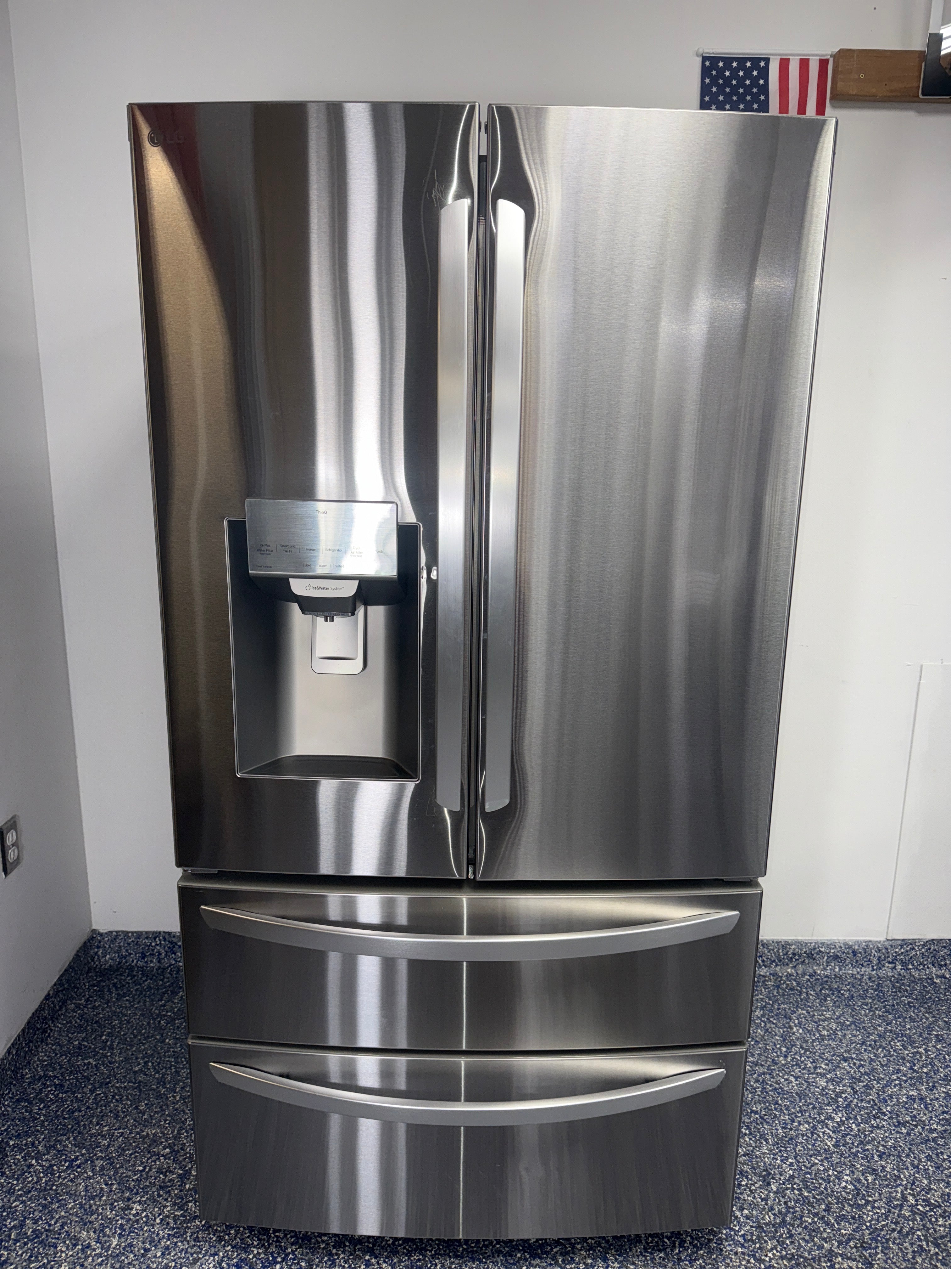 Front view of the LG LRMXS2806S French-door refrigerator in PrintProof™ stainless steel, available in Overland Park, KS.