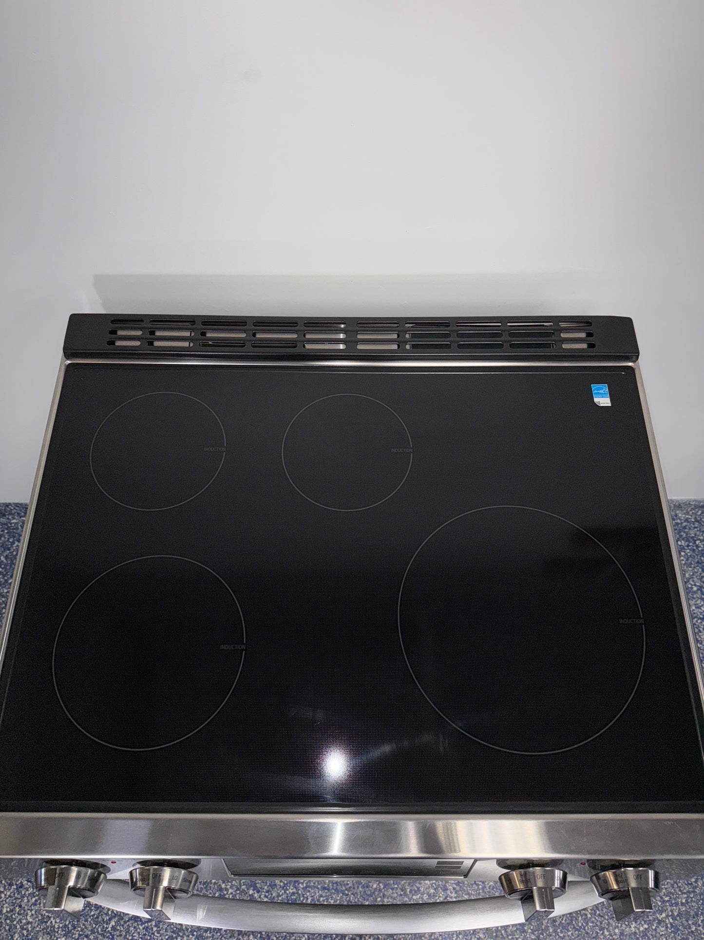 Air Fry and convection cooking feature of the LG LSIL6334FE induction range, offered as a scratch and dent deal in Kansas City.