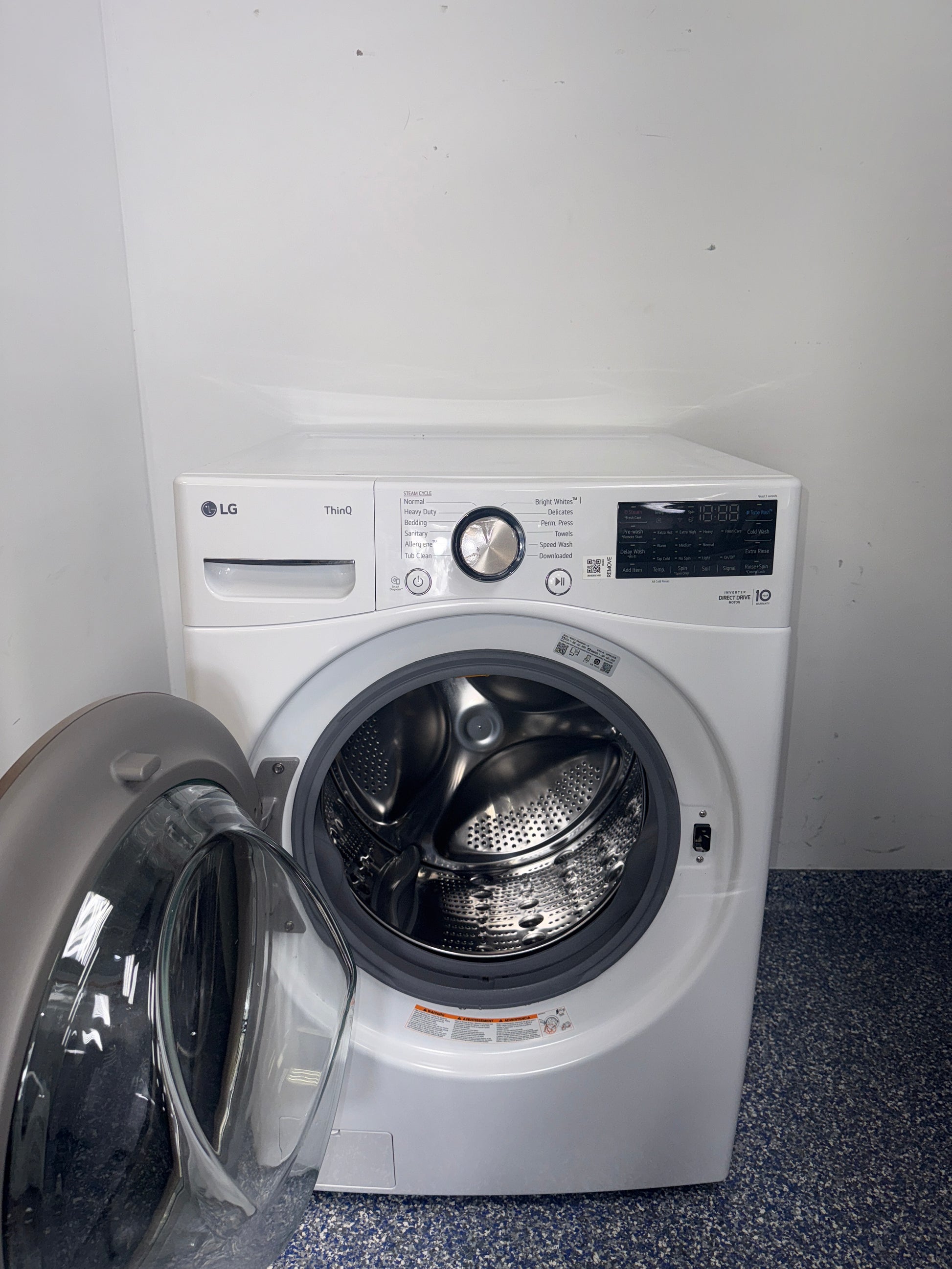 Control panel featuring TurboWash™ 360 and ThinQ® smart options on the LG WM4000HWA, shown in Kansas City homes.