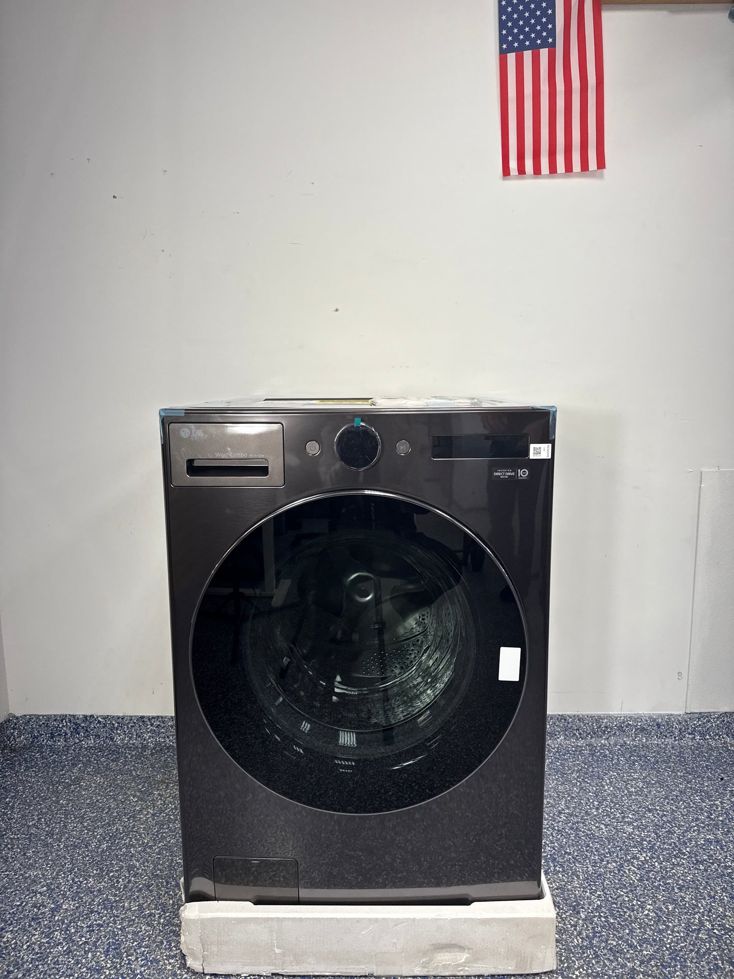 Front view of the LG WM6998HBA 5.0 cu ft WashCombo™ all-in-one washer/dryer, available in Overland Park, KS.