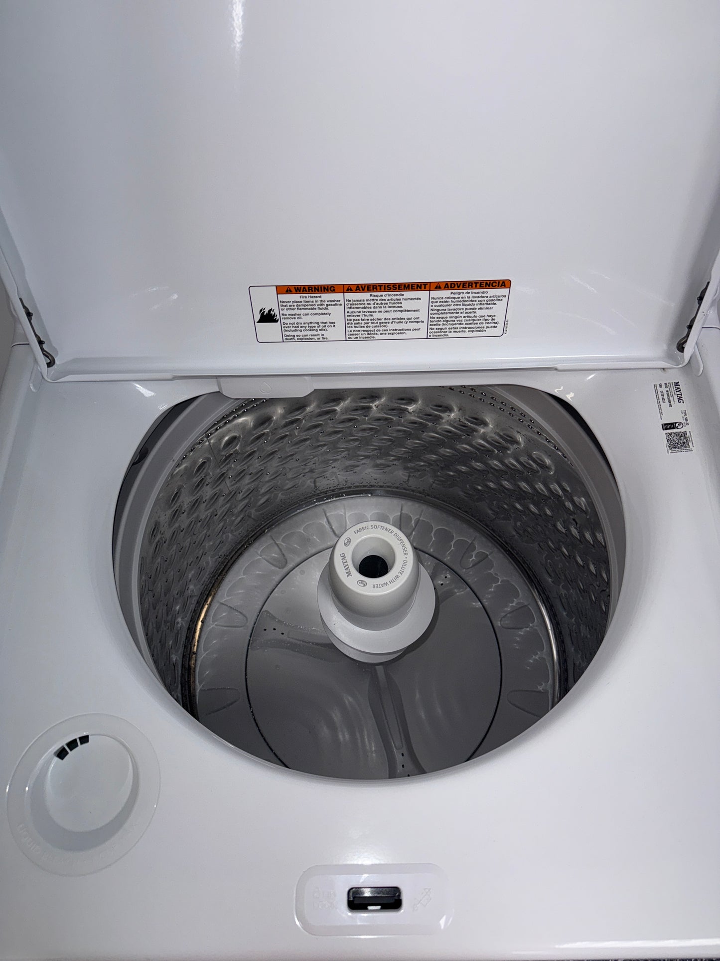 The MAYTAG 4.7 cu. ft. top load washer, model MVW4505MW, available at Appliance Shark.