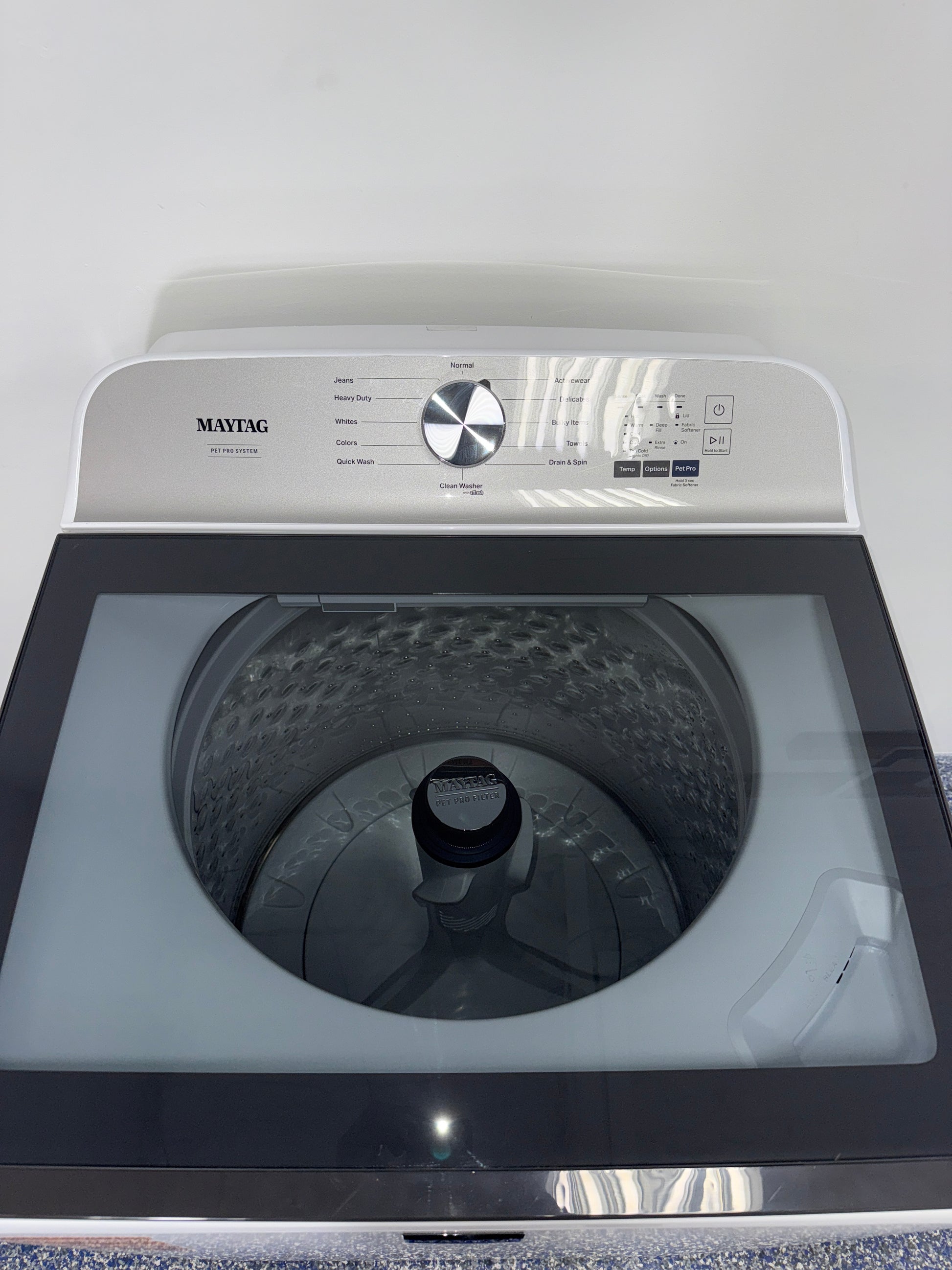 Power™ agitator inside MAYTAG MVW6500MW top load washer, available as a scratch and dent deal in Kansas City.