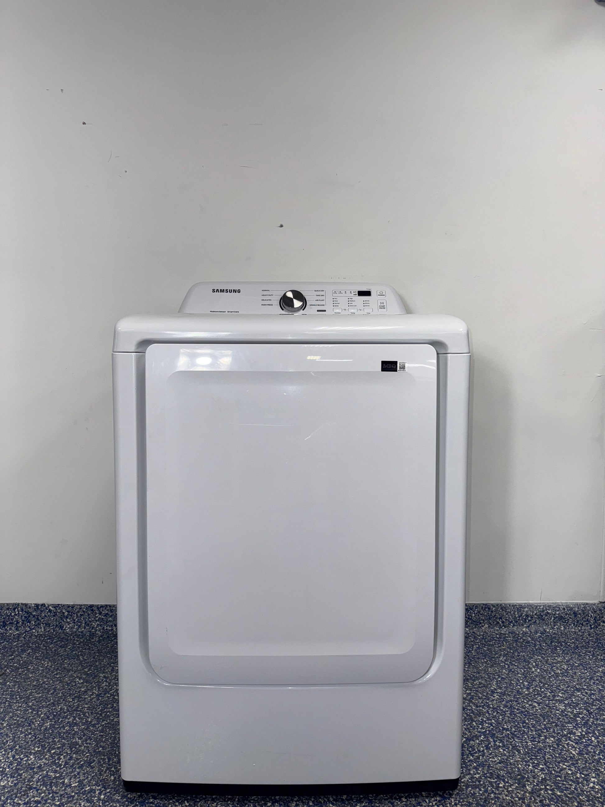The SAMSUNG DVE45T3200W electric dryer from the front, highlighting its Sensor Dry feature and a great deal in Kansas.