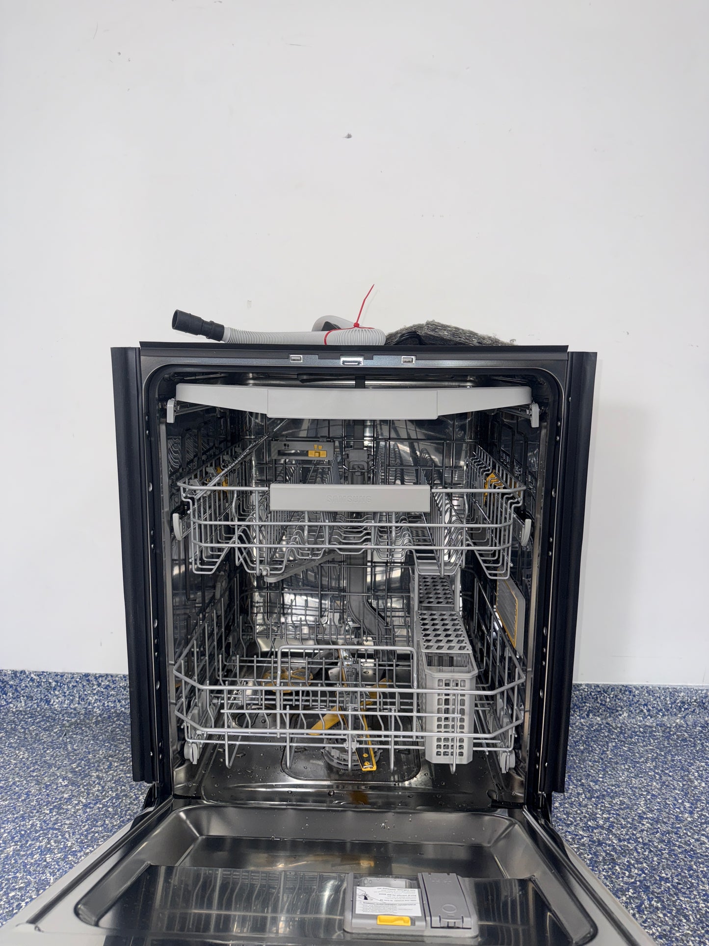 StormWash+™ dual-wash arms of the SAMSUNG DW80B7070US dishwasher, featured in Kansas City homes.