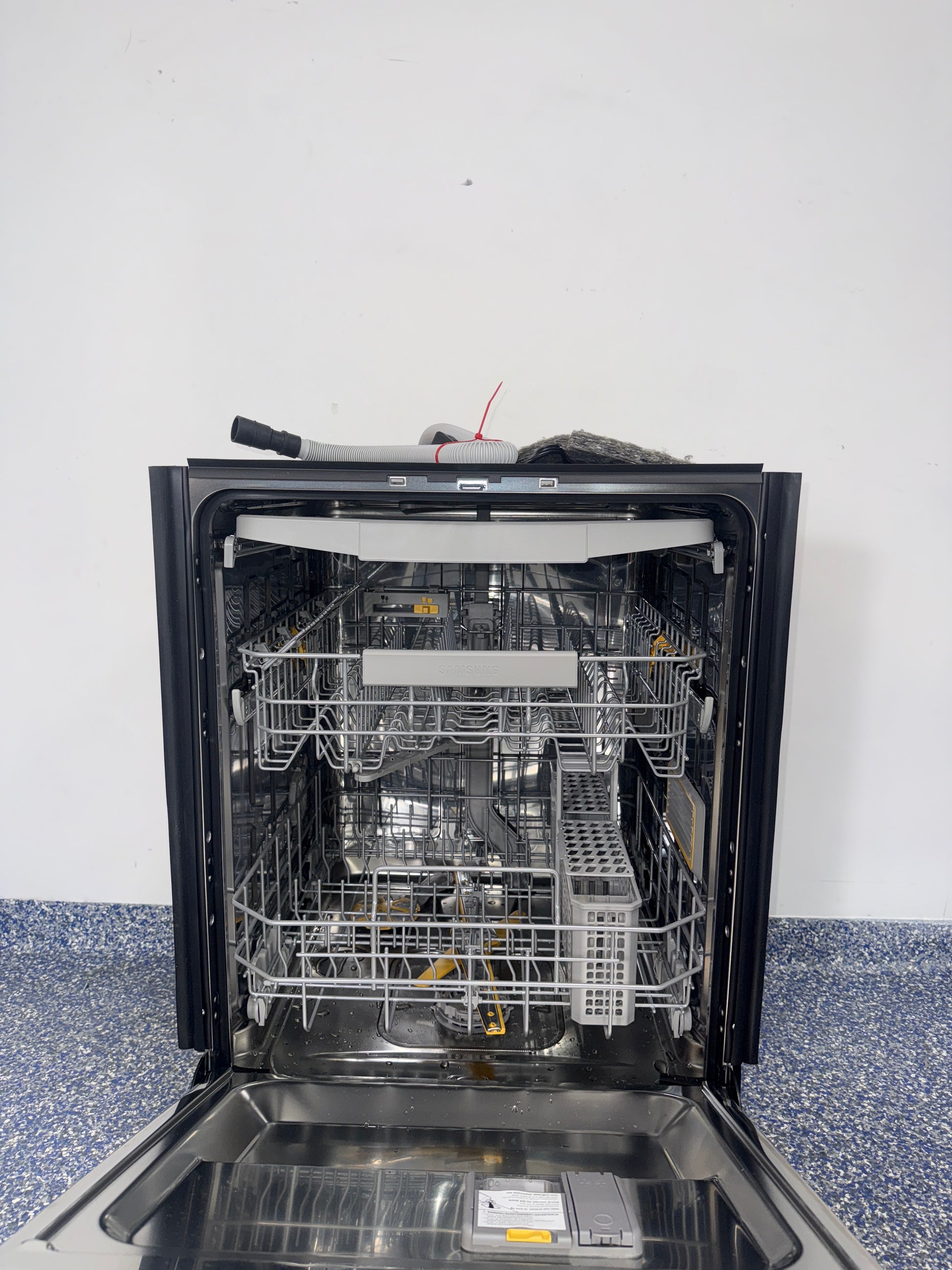 StormWash+™ dual-wash arms of the SAMSUNG DW80B7070US dishwasher, featured in Kansas City homes.