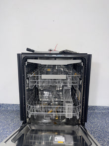 StormWash+™ dual-wash arms of the SAMSUNG DW80B7070US dishwasher, featured in Kansas City homes.