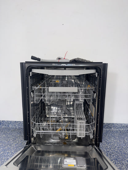 StormWash+™ dual-wash arms of the SAMSUNG DW80B7070US dishwasher, featured in Kansas City homes.