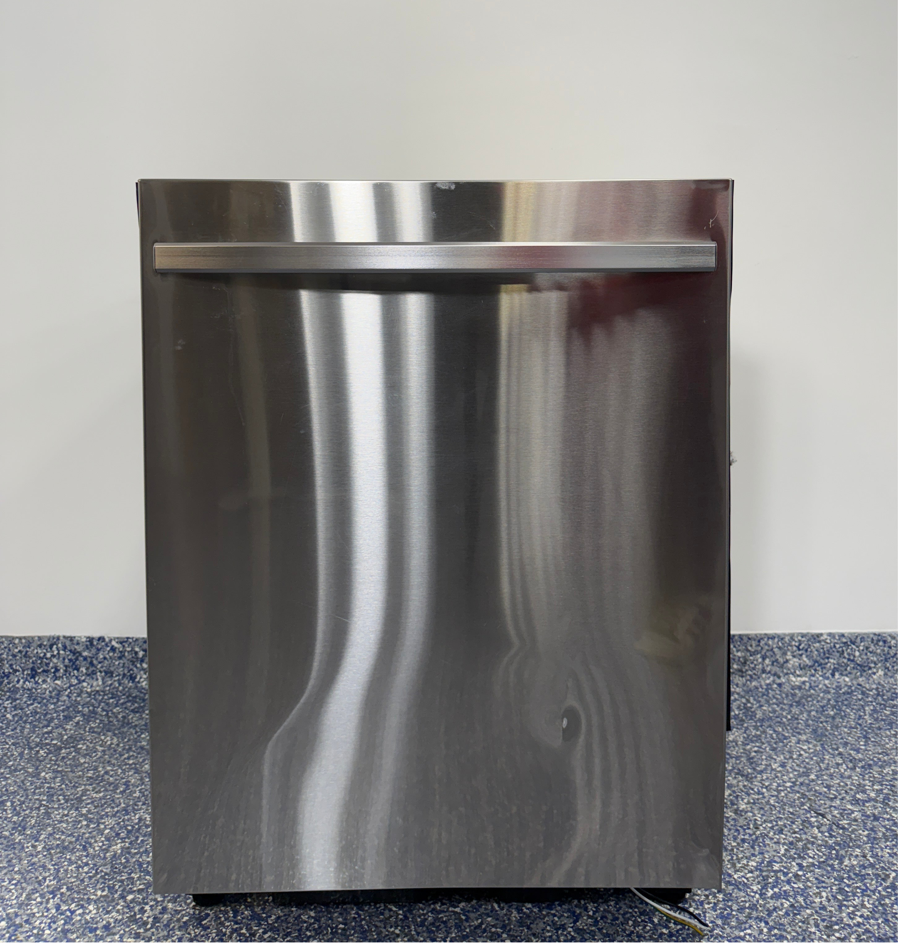 SAMSUNG DW80CG5451SR built-in dishwasher in stainless steel, available at Appliance Shark as the best scratch and dent dishwasher deal in Kansas City.
