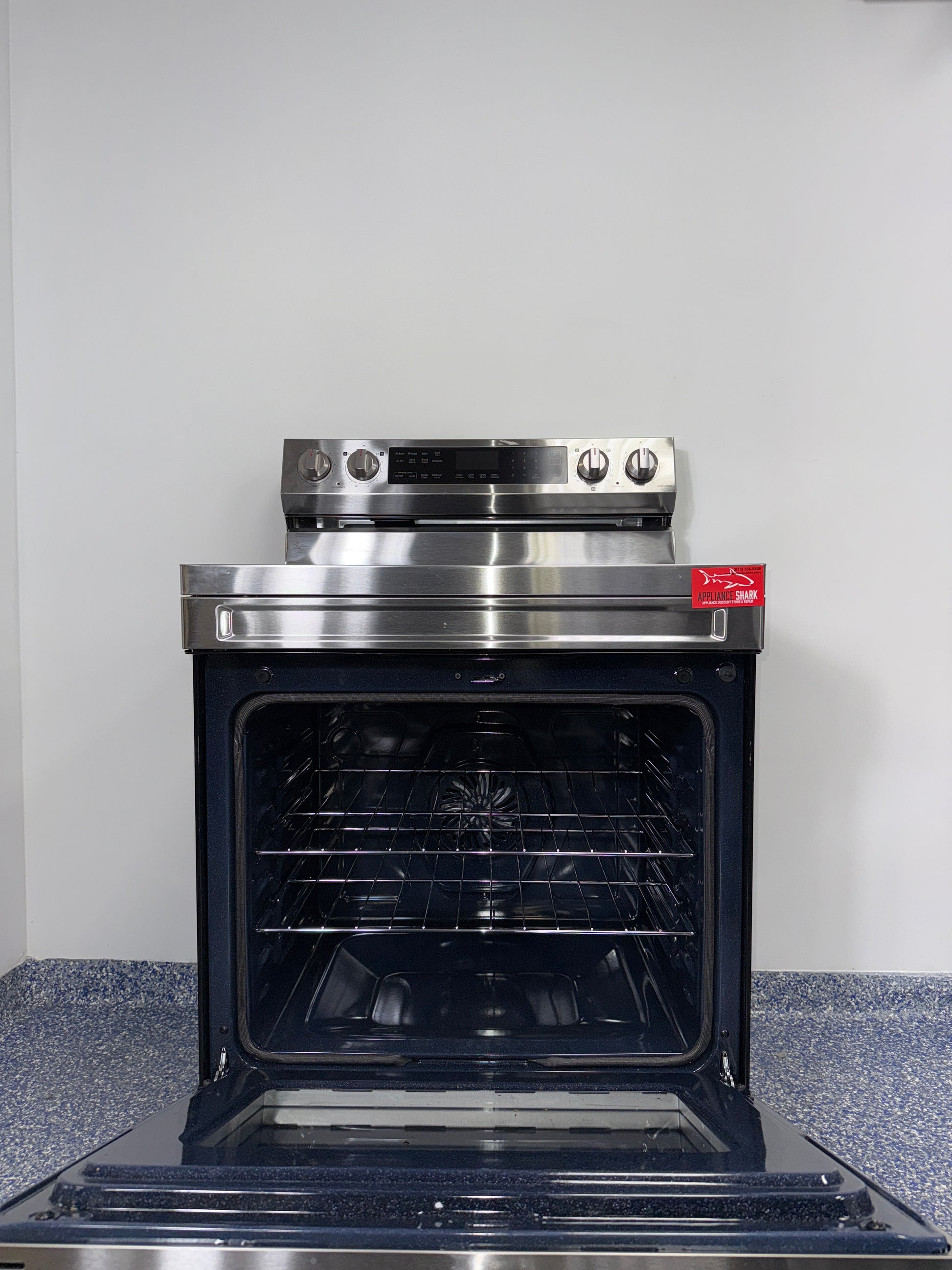 Air Fry function inside the SAMSUNG NE63D6511SR electric oven, available as a scratch and dent deal in Kansas City.