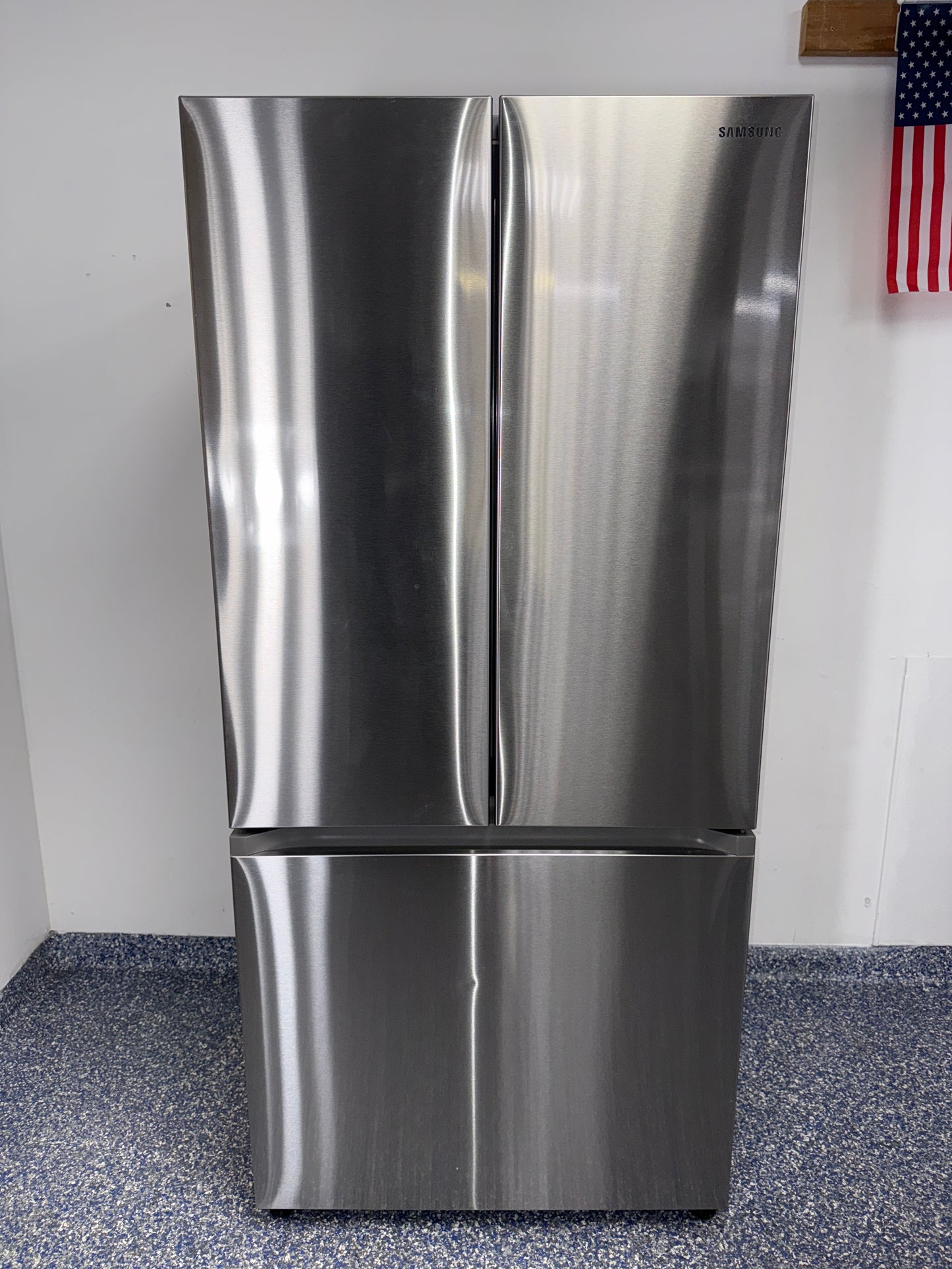 Front view of the SAMSUNG RF18A5101SR French door refrigerator available in Overland Park near Kansas City.