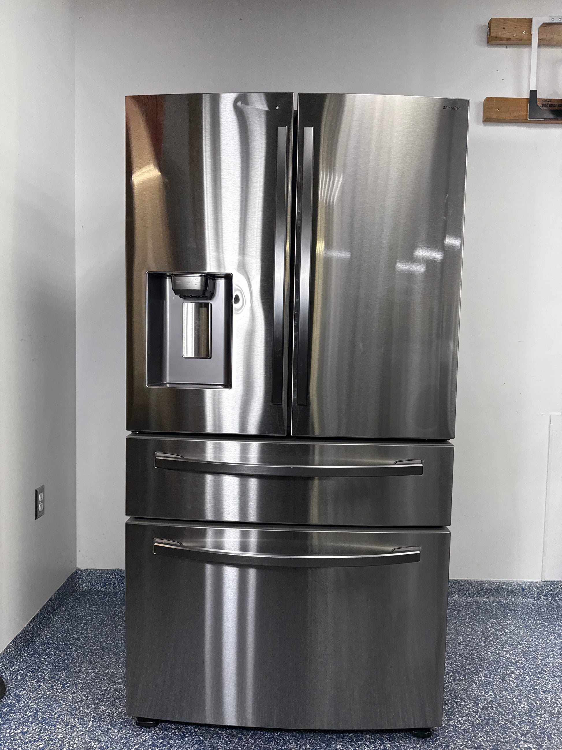 SAMSUNG RF28R7201SR French Door refrigerator in stainless steel, available at Appliance Shark as the best scratch and dent refrigerator deal in Kansas City.