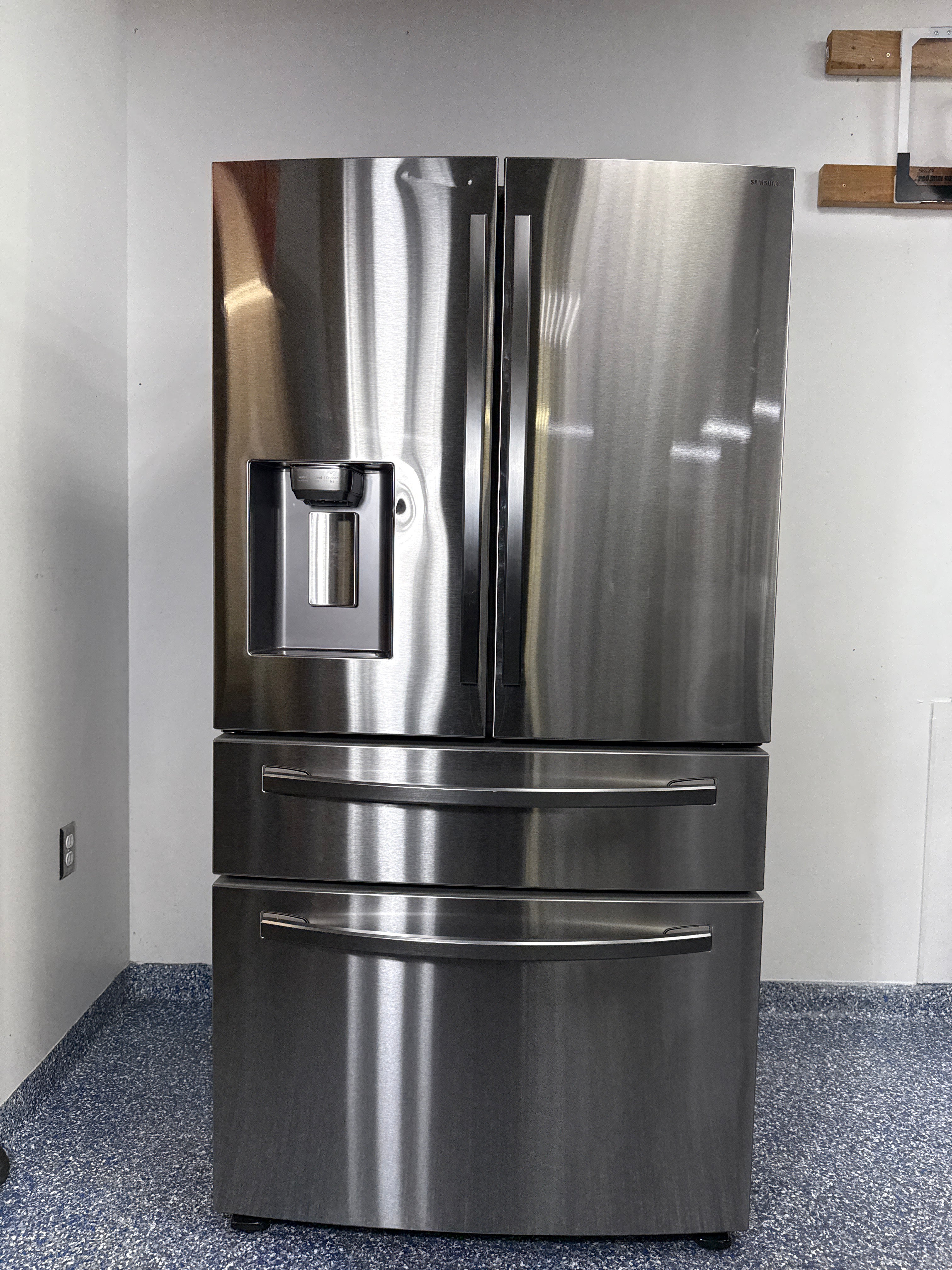 SAMSUNG RF28R7201SR French Door refrigerator in stainless steel, available at Appliance Shark as the best scratch and dent refrigerator deal in Kansas City.