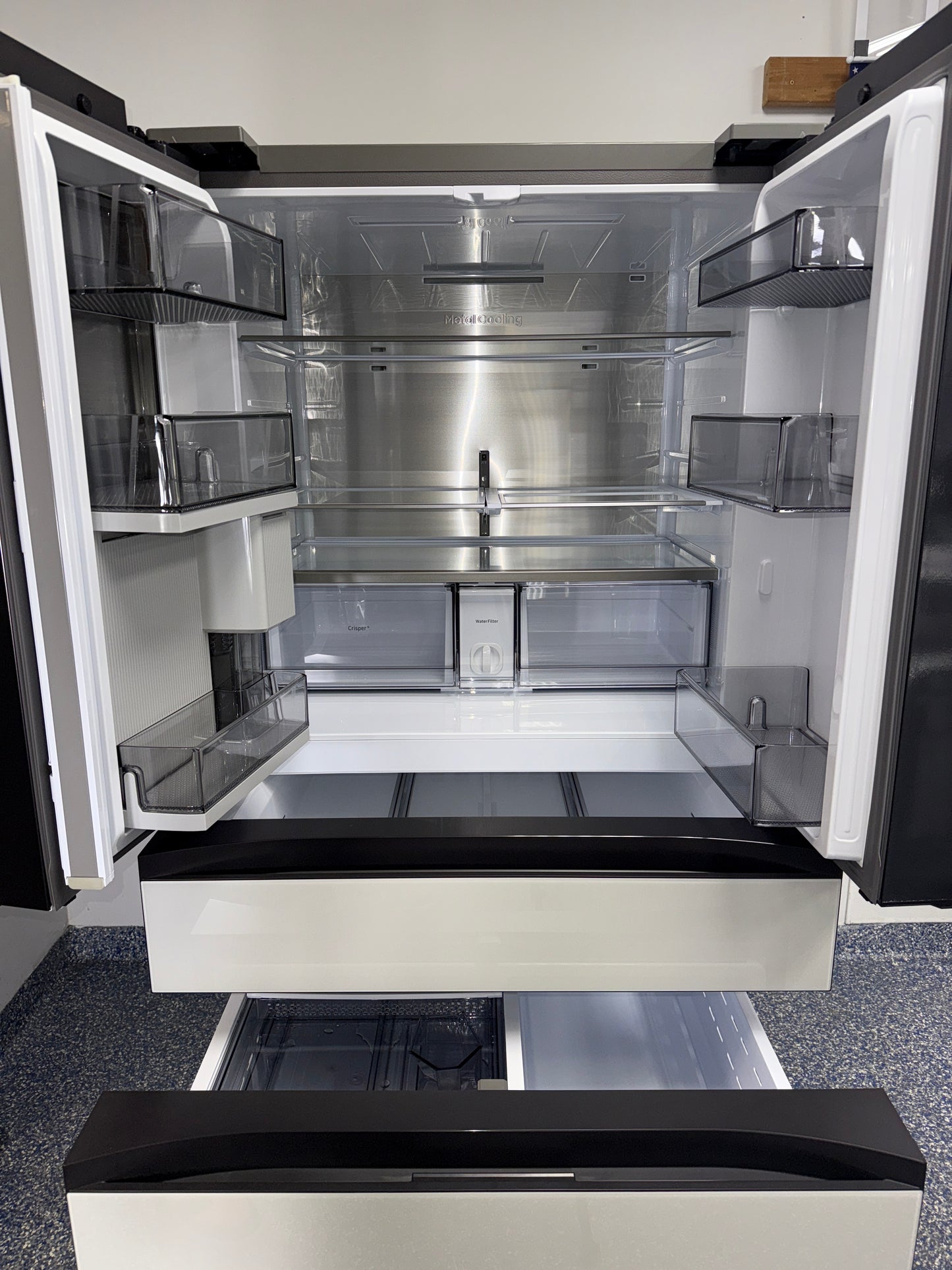 Beverage Center™ internal water dispenser and AutoFill Water Pitcher in the SAMSUNG RF29BB86004MAA near Kansas City.