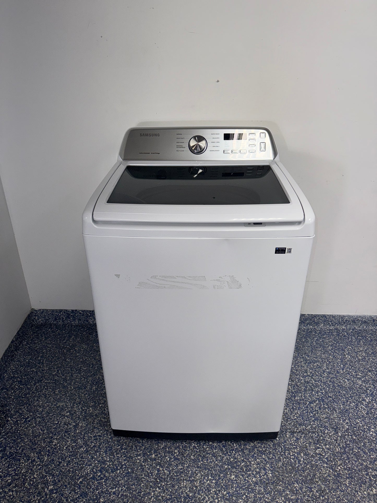 Front view of the SAMSUNG WA47CG3500AW top load washer available in Overland Park near Kansas City.