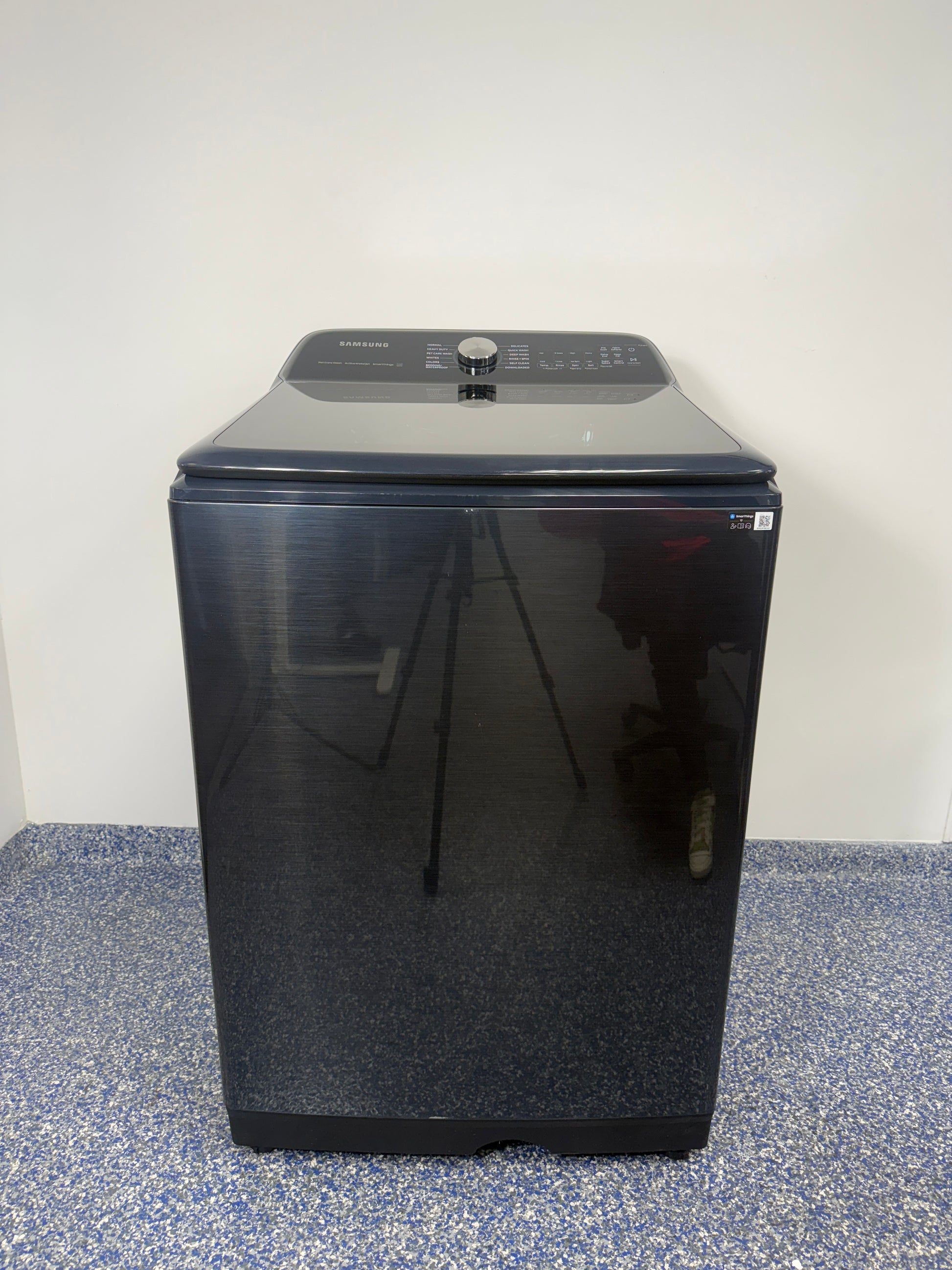 Navy blue SAMSUNG WA54CG7150AD smart top load washer, available as a discount scratch and dent appliance in Kansas City at Appliance Shark.