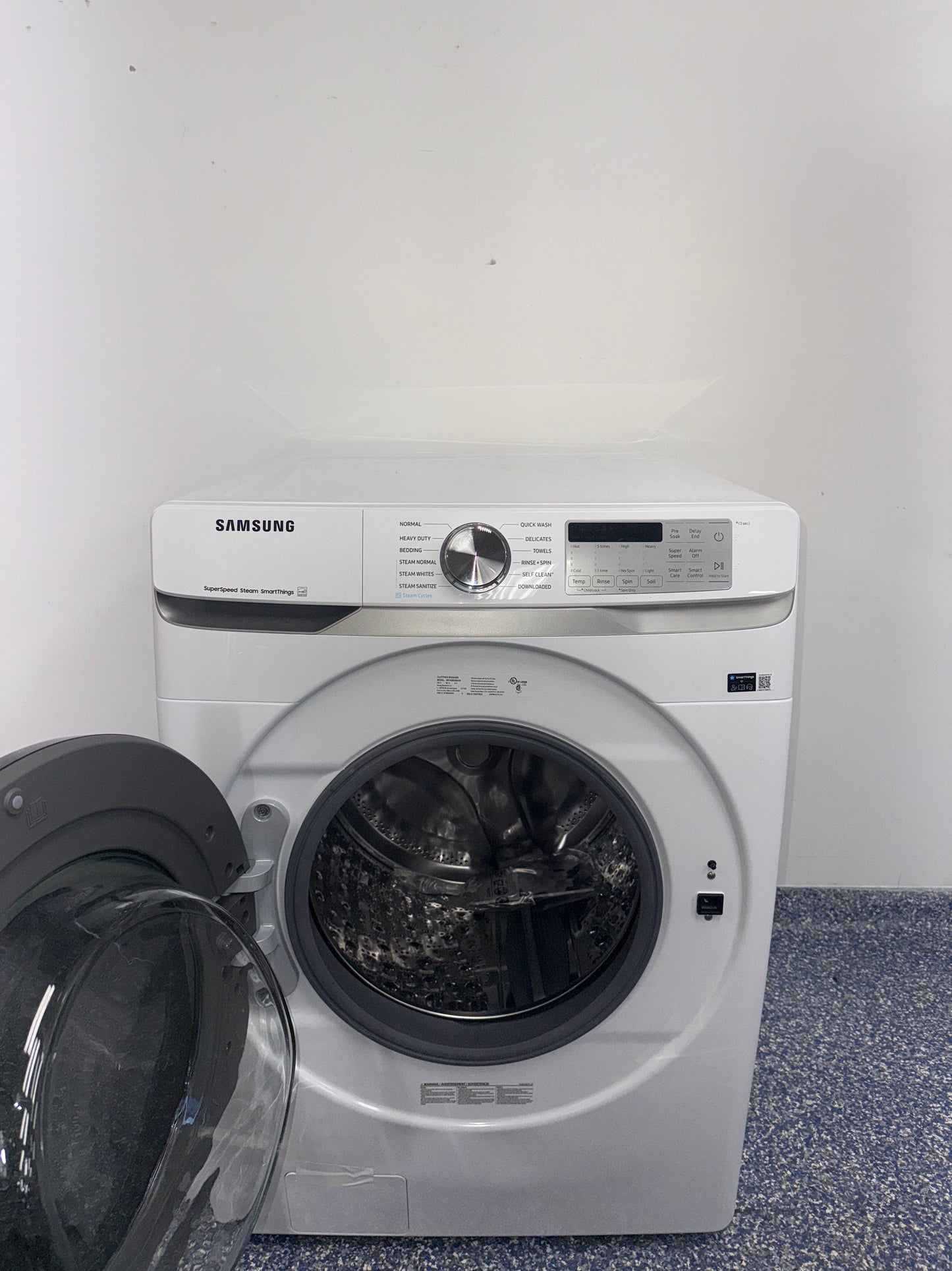 Control panel with SmartThings® connectivity on the SAMSUNG WF45B6300AW, shown in Kansas City homes.