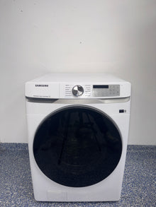Front view of the SAMSUNG WF45B6300AW 4.5 cu ft front-load washer in white, available in Overland Park, KS.